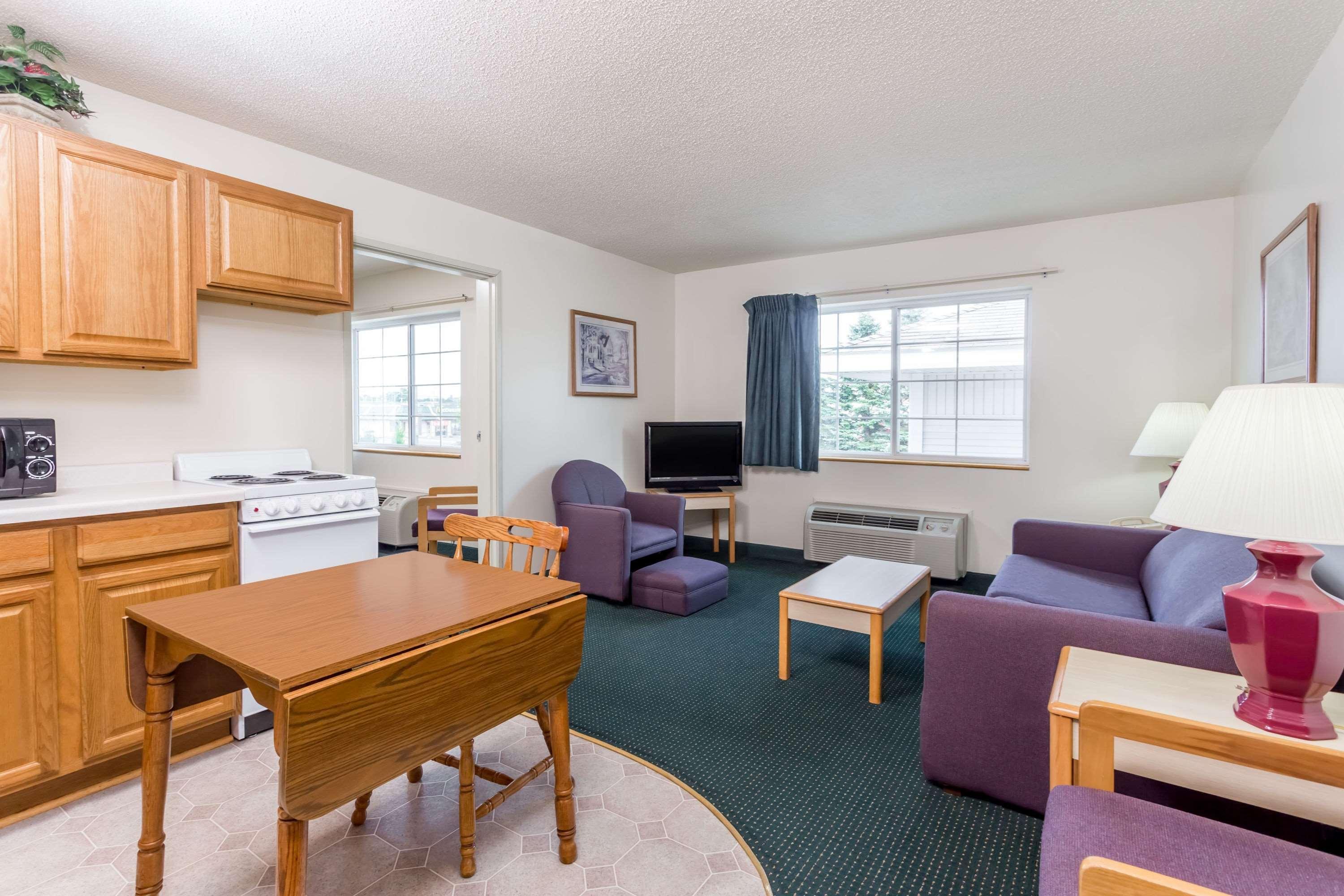 Super 8 By Wyndham Eagle River Exterior photo