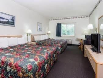 Super 8 By Wyndham Eagle River Exterior photo